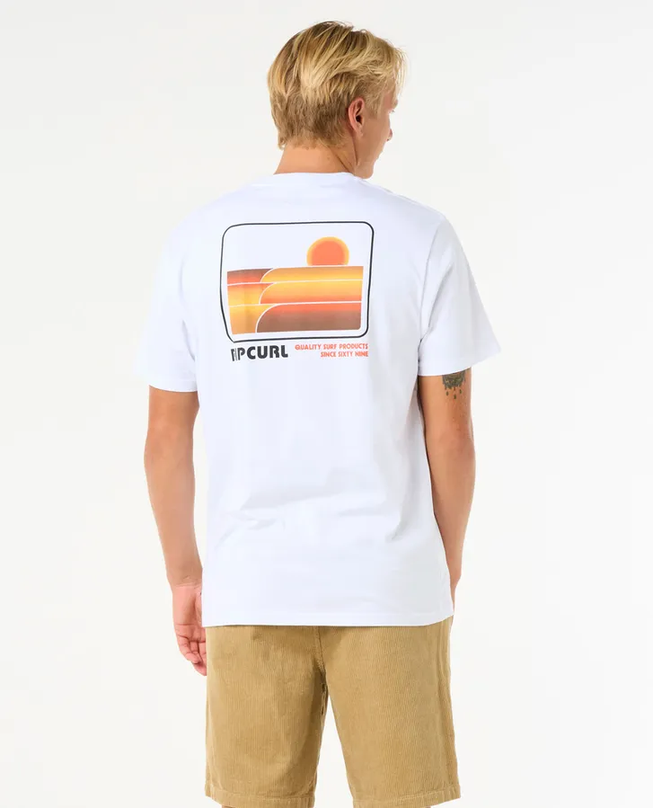 Remera Rip Curl Surf Revival Staked – Blanca
