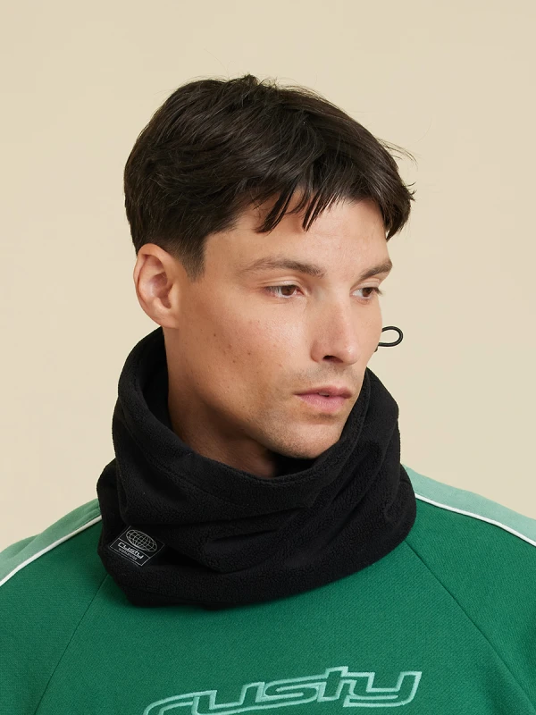 Cuello Rusty Pantai – Negro