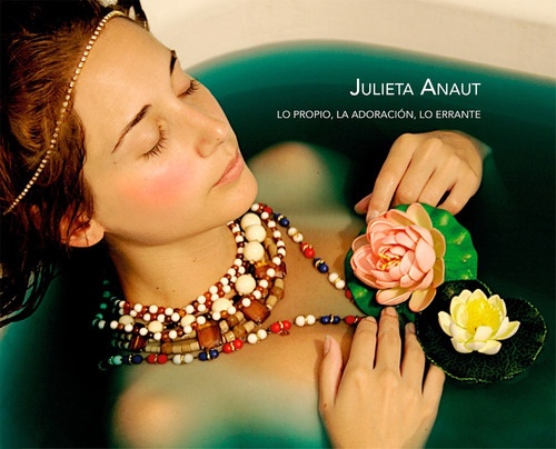 Lo propio, la adoración, lo errante