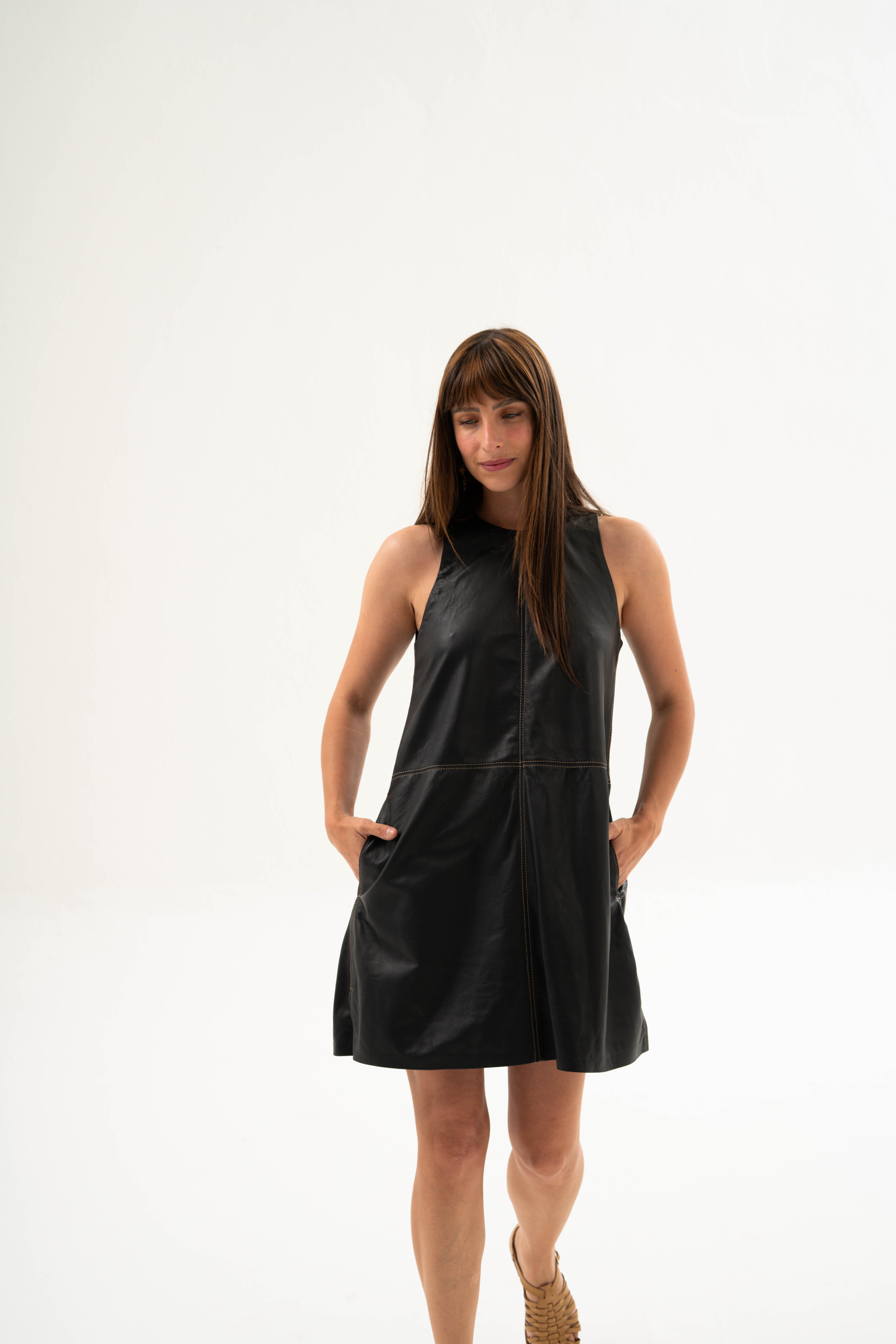 VESTIDO LIBRE CUERO NEGRO