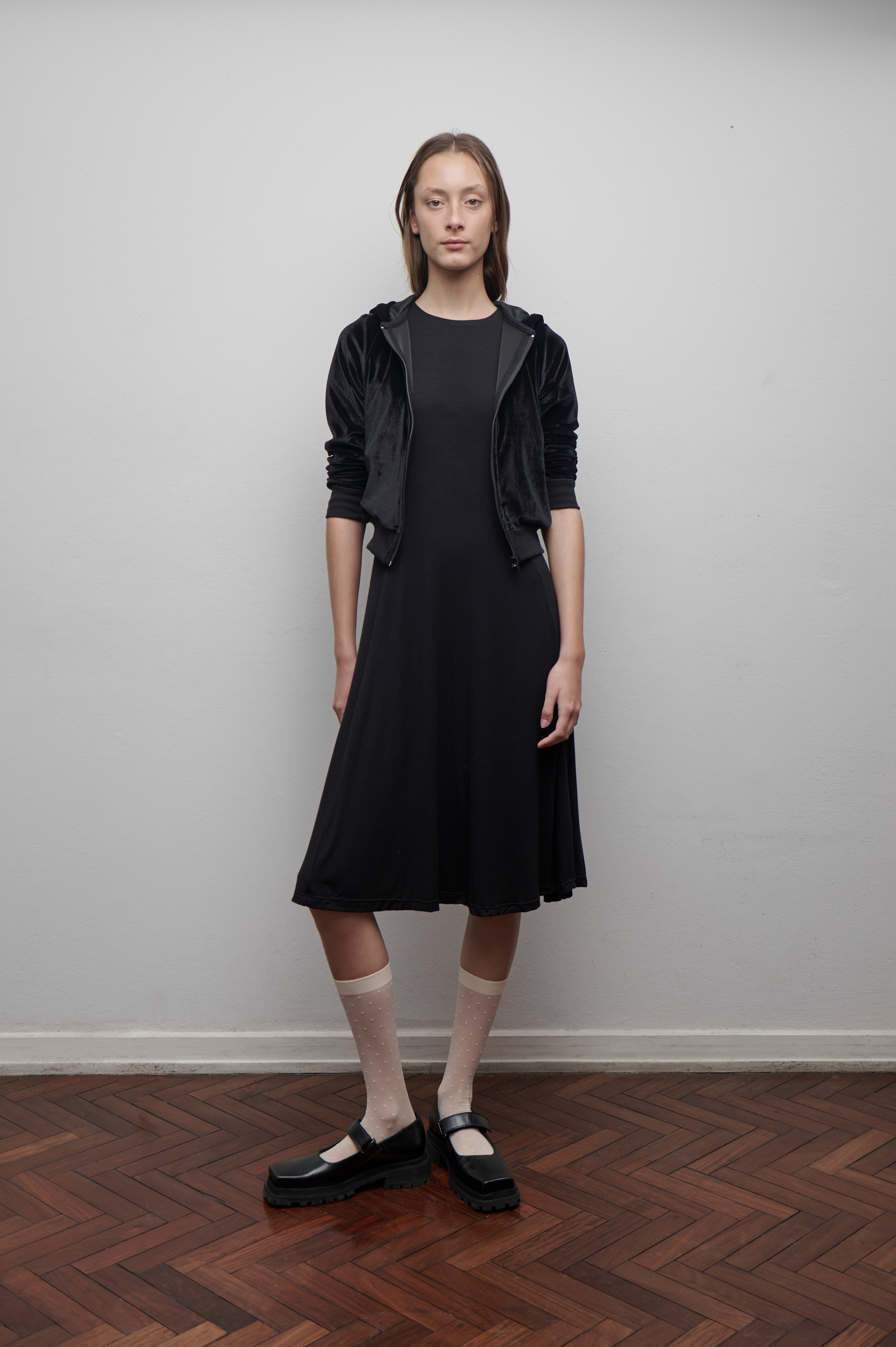 Vestido midi evasé manga corta