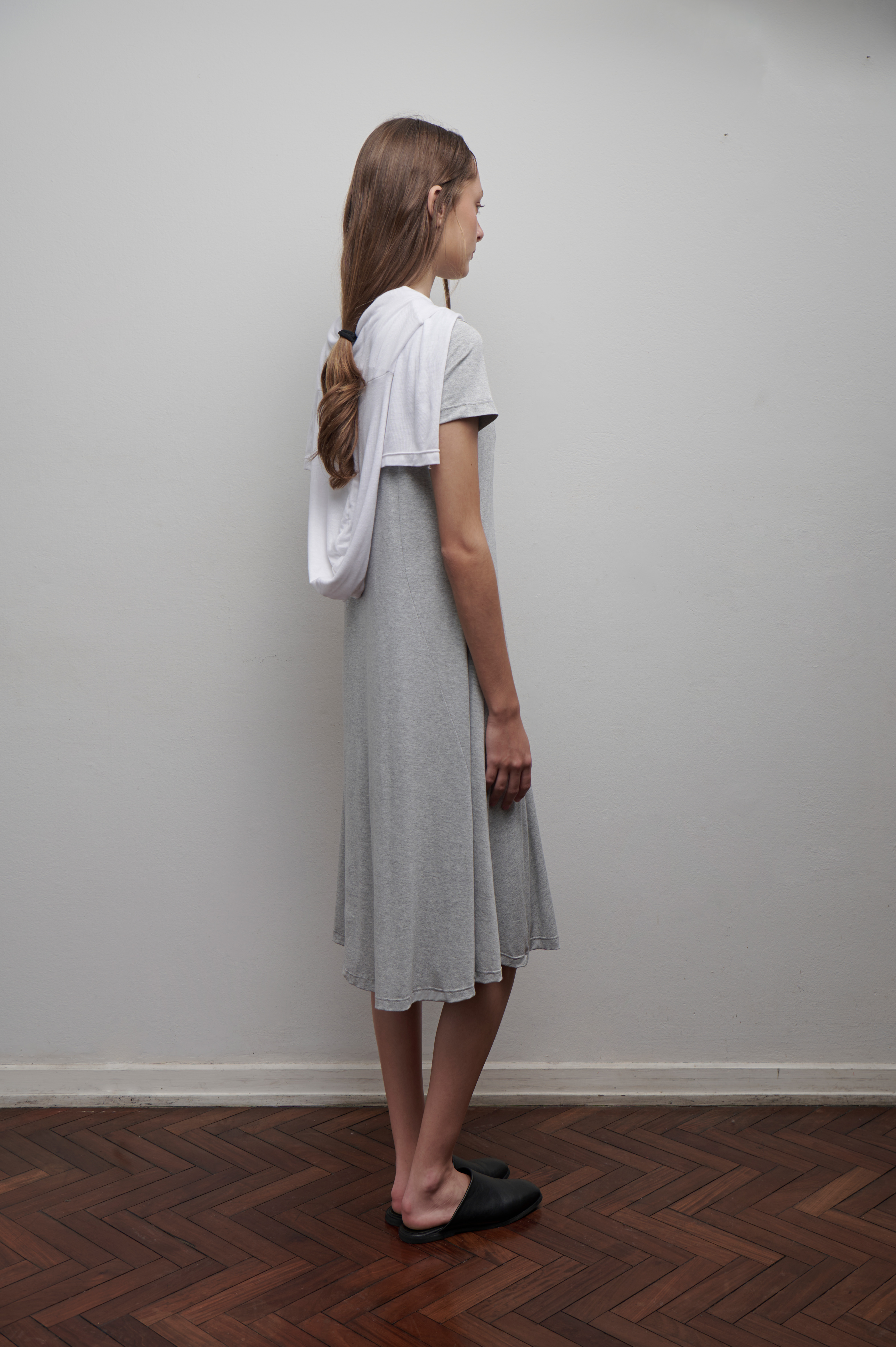 Vestido midi evasé manga corta