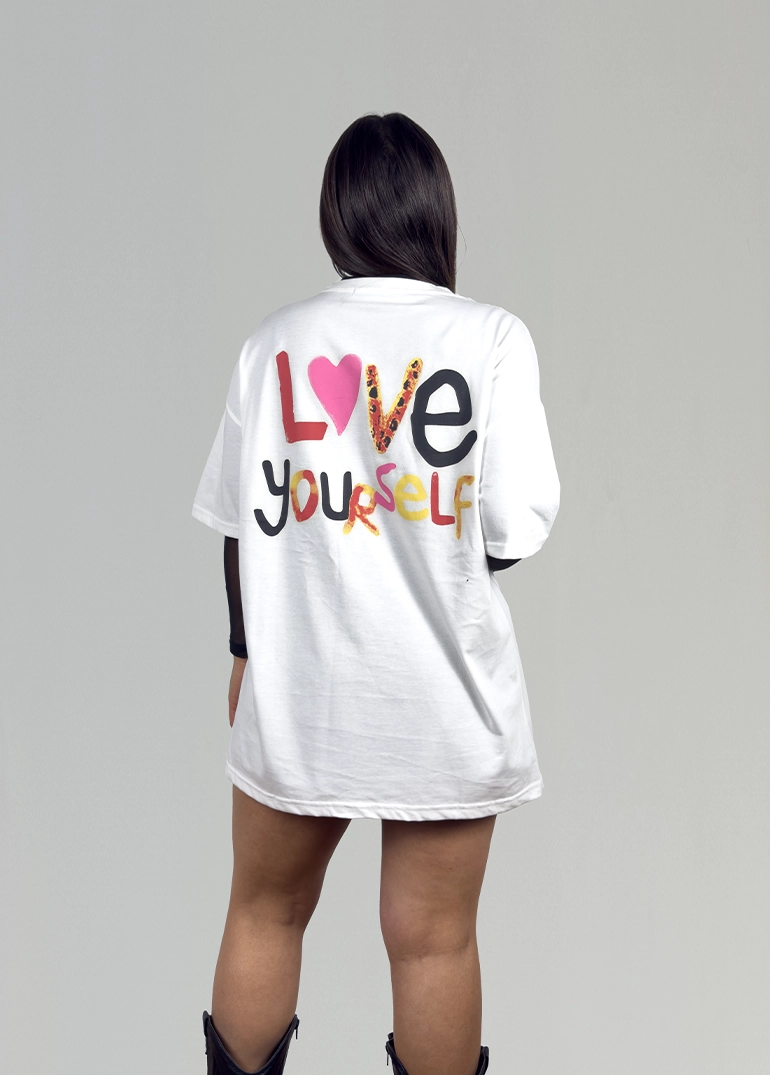 Remera con diseño Love